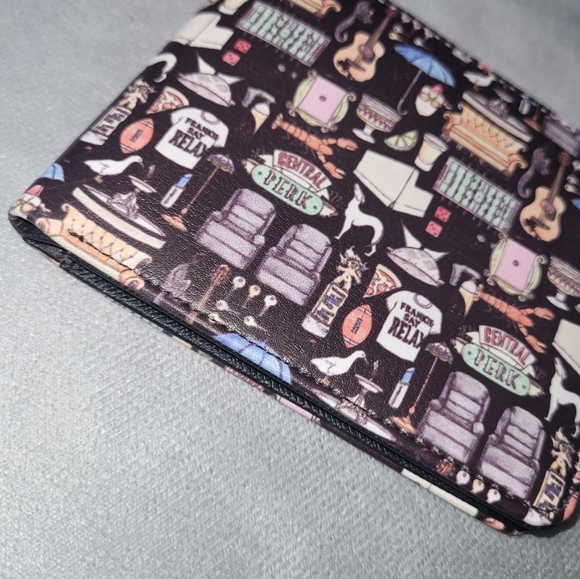 F•R•I•E•N•D•S Wallet - Picture 12 of 15
